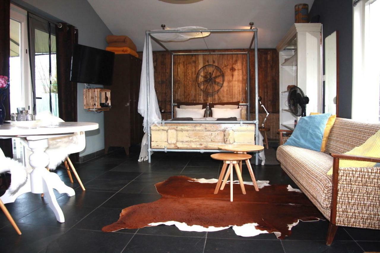 Garden House, Private Studio Apartment With Wifi And Free Parking For 1 Car วีสป์ ภายนอก รูปภาพ