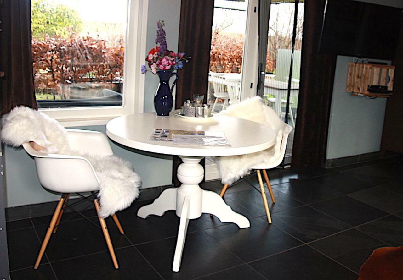 Garden House, Private Studio Apartment With Wifi And Free Parking For 1 Car วีสป์ ภายนอก รูปภาพ